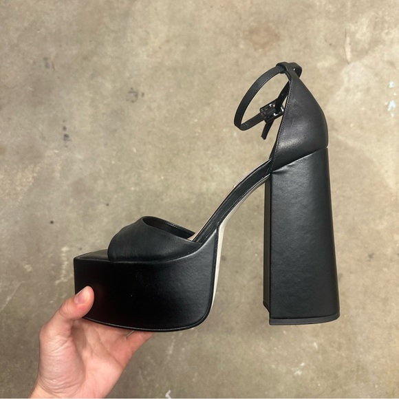 Black Platform Heels Steve Madden - Picture 1 of 3
